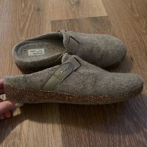 Earth Origins wool slip-on clogs